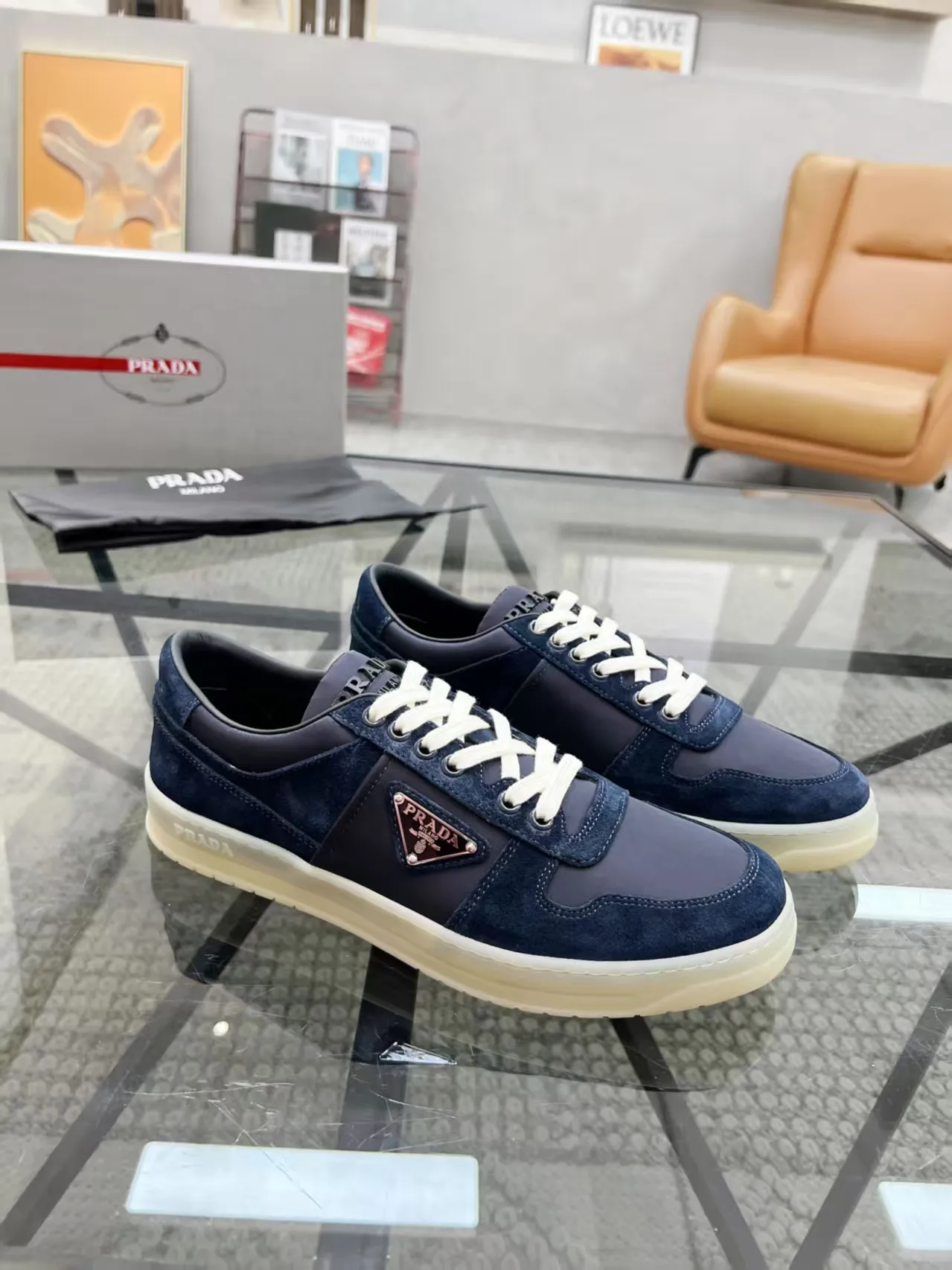 Factory P420💰Prada new men's leather sports shoes, the highest version on the market, any comparison is welcome🆚! The original leather has excellent texture and is super high-end! Fetal sheep net lining imported from Italy, removable pad! Luxurious materials and fine workmanship, highly recommended! Code number: 38--45
